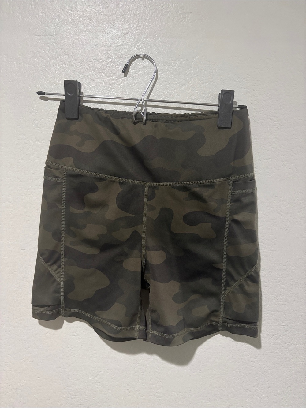 Senita athletic baseline short 5” inseam - camo